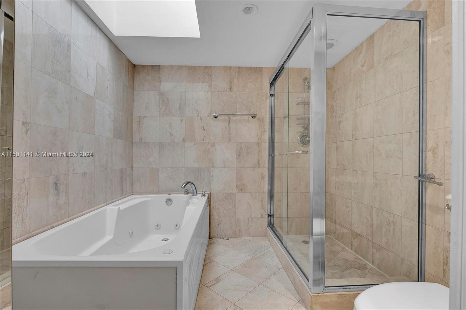 4000 NE 168th St PH3A, North Miami Beach, Florida 33160, 2 Bedrooms Bedrooms, ,2 BathroomsBathrooms,Residentiallease,For Rent,4000 NE 168th St PH3A,A11501141