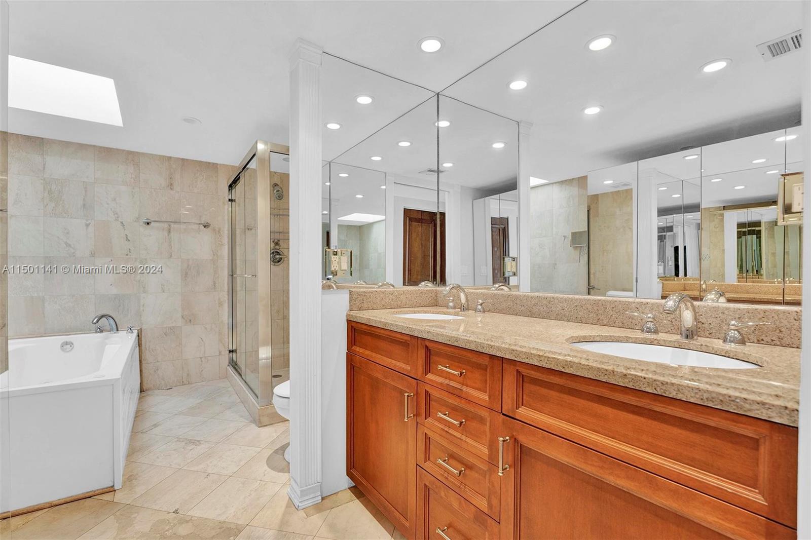 4000 NE 168th St PH3A, North Miami Beach, Florida 33160, 2 Bedrooms Bedrooms, ,2 BathroomsBathrooms,Residentiallease,For Rent,4000 NE 168th St PH3A,A11501141