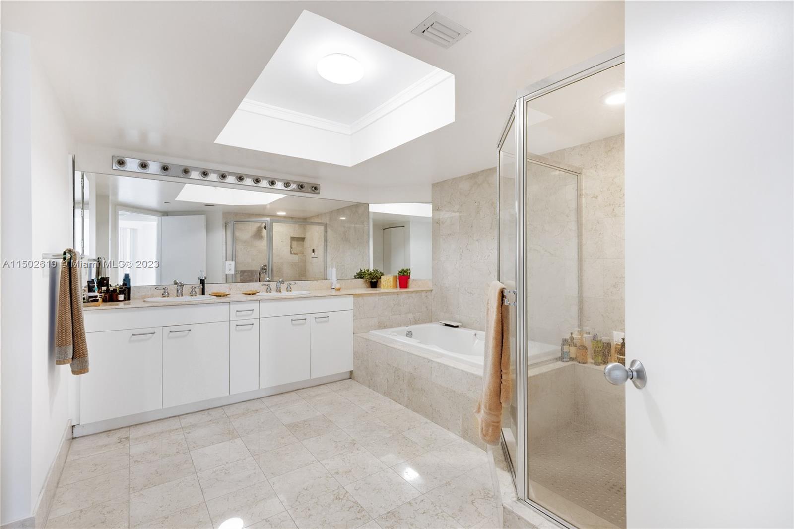 21055 Yacht club dr, Aventura, FL, 33180 United States, 2 Bedrooms Bedrooms, ,2 BathroomsBathrooms,Residential,For Sale,Yacht club dr,A11502619
