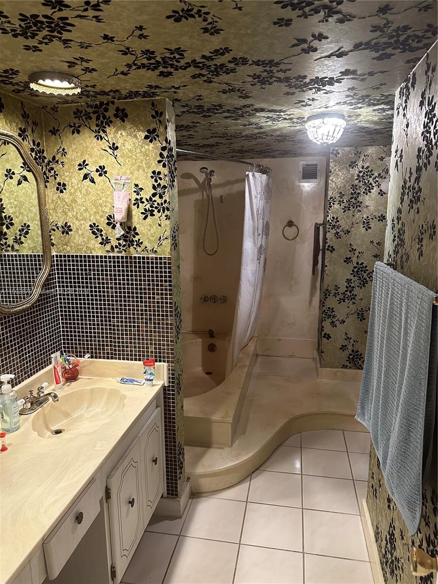 1833 S Ocean Dr 407, Hallandale Beach, Florida 33009, 2 Bedrooms Bedrooms, ,2 BathroomsBathrooms,Residentiallease,For Rent,1833 S Ocean Dr 407,A11502879