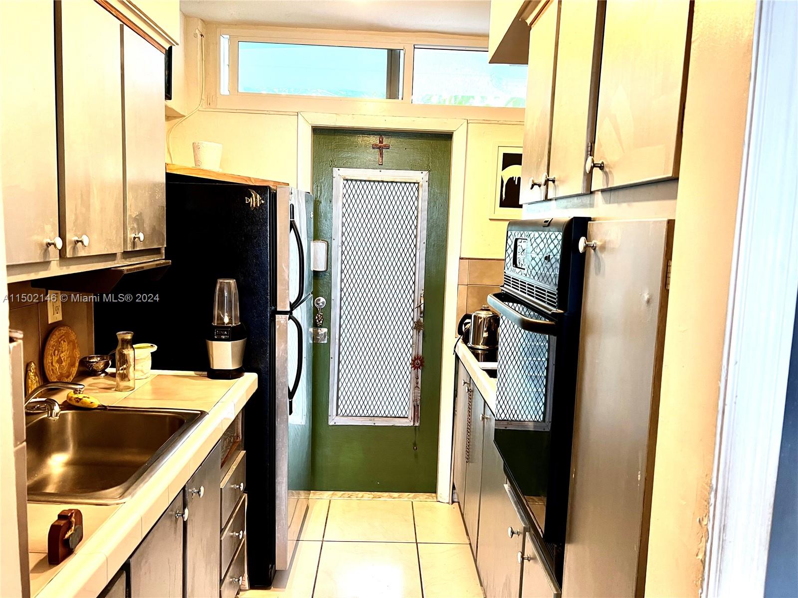 Full Kitchen in Studio