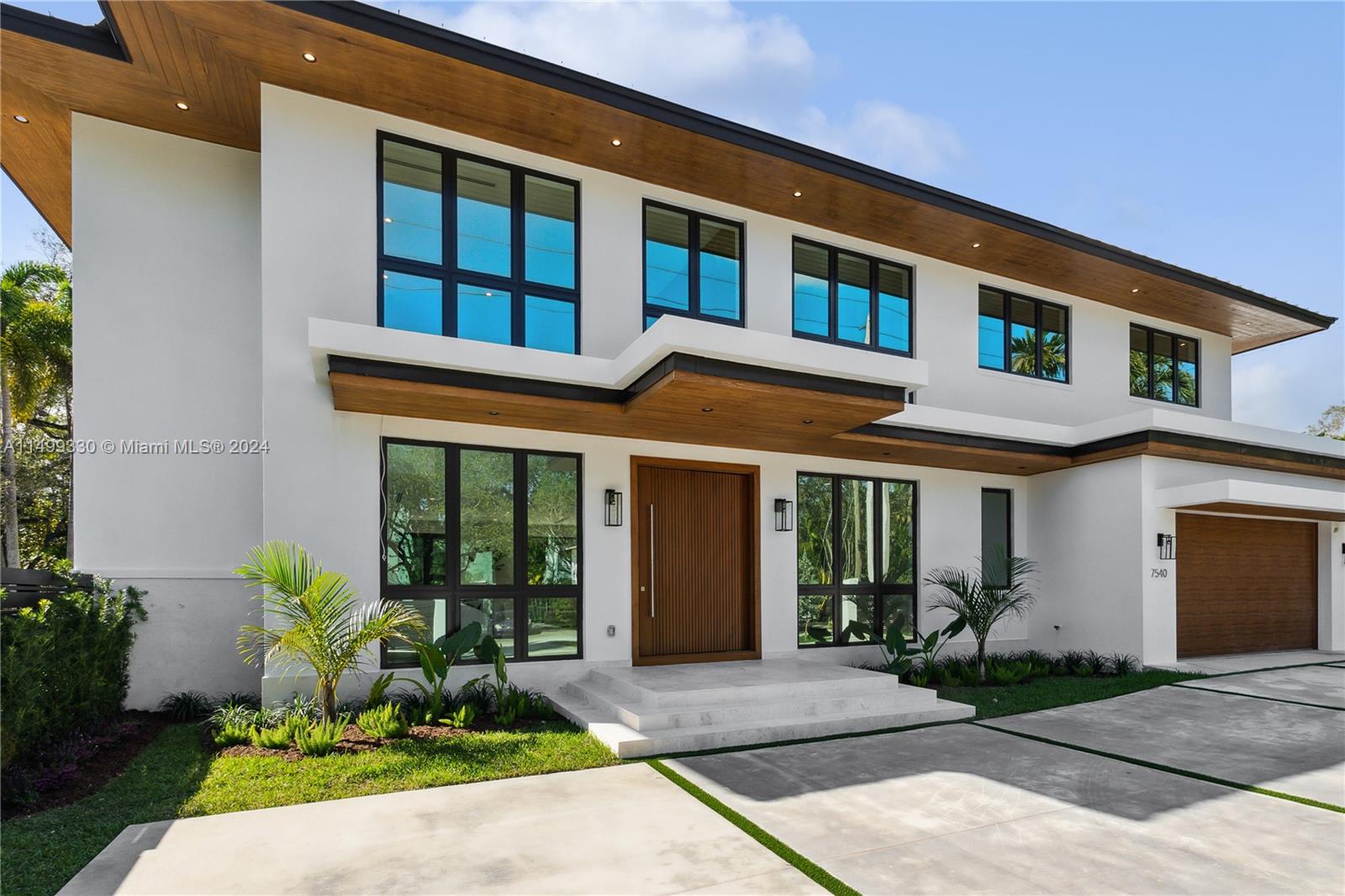 7540 SW 52nd Ave  For Sale A11499330, FL