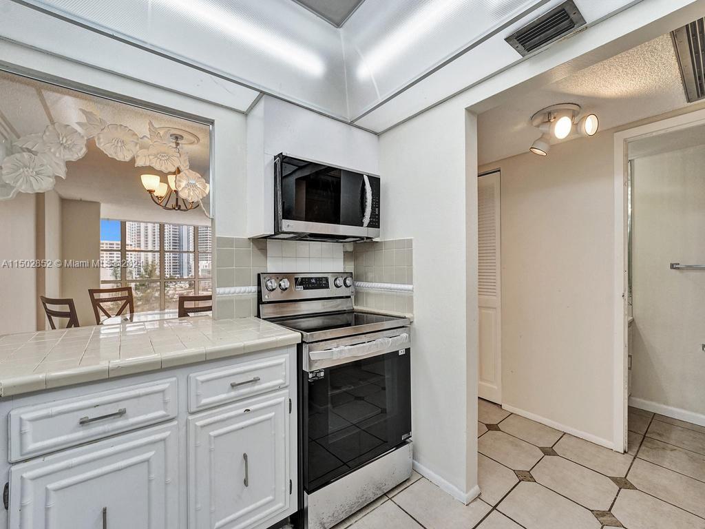 800 Parkview Dr 826, Hallandale Beach, Florida 33009, 1 Bedroom Bedrooms, ,1 BathroomBathrooms,Residential,For Sale,800 Parkview Dr 826,A11502852