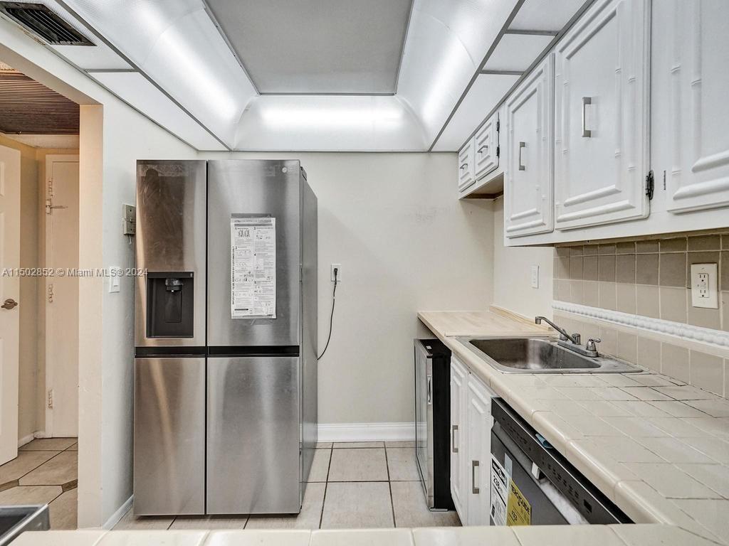 800 Parkview Dr 826, Hallandale Beach, Florida 33009, 1 Bedroom Bedrooms, ,1 BathroomBathrooms,Residential,For Sale,800 Parkview Dr 826,A11502852