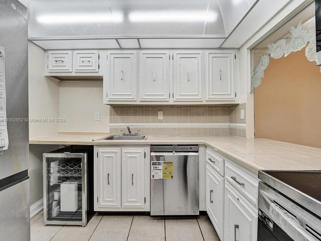 800 Parkview Dr 826, Hallandale Beach, Florida 33009, 1 Bedroom Bedrooms, ,1 BathroomBathrooms,Residential,For Sale,800 Parkview Dr 826,A11502852