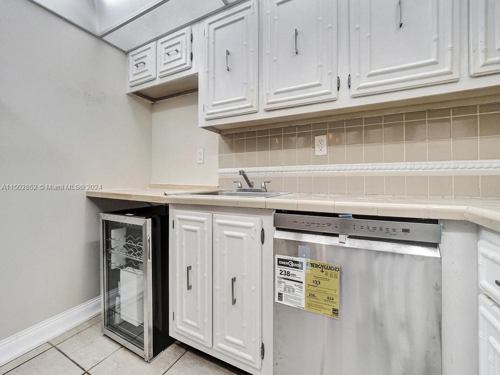 800 Parkview Dr 826, Hallandale Beach, Florida 33009, 1 Bedroom Bedrooms, ,1 BathroomBathrooms,Residential,For Sale,800 Parkview Dr 826,A11502852