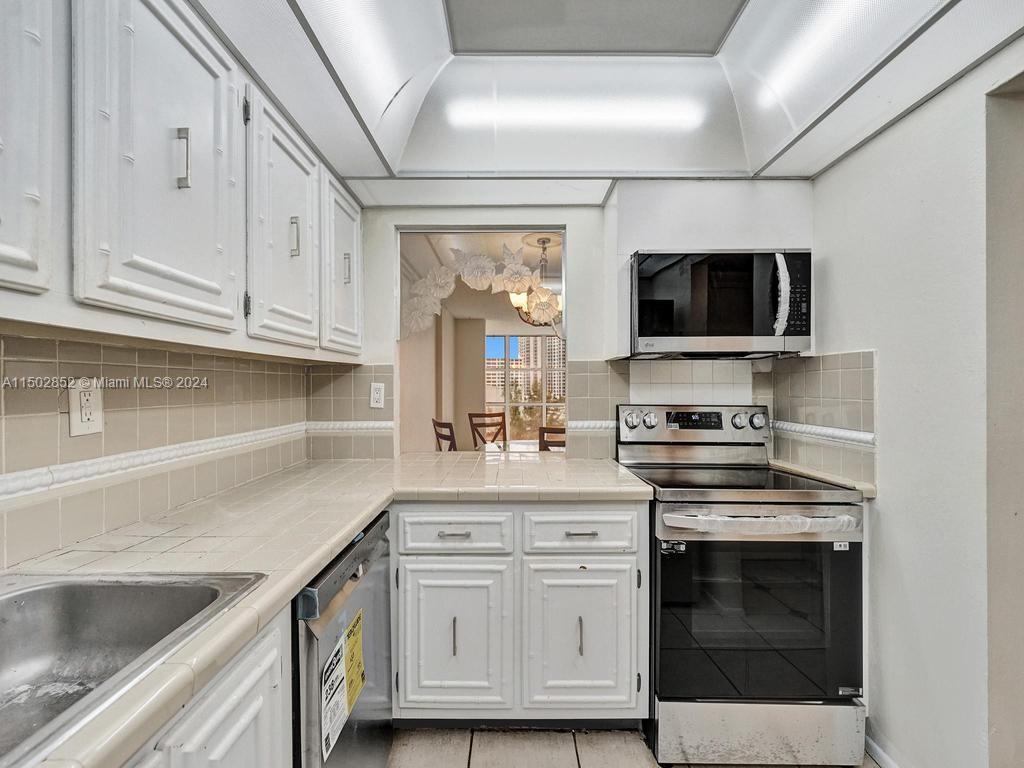 800 Parkview Dr 826, Hallandale Beach, Florida 33009, 1 Bedroom Bedrooms, ,1 BathroomBathrooms,Residential,For Sale,800 Parkview Dr 826,A11502852