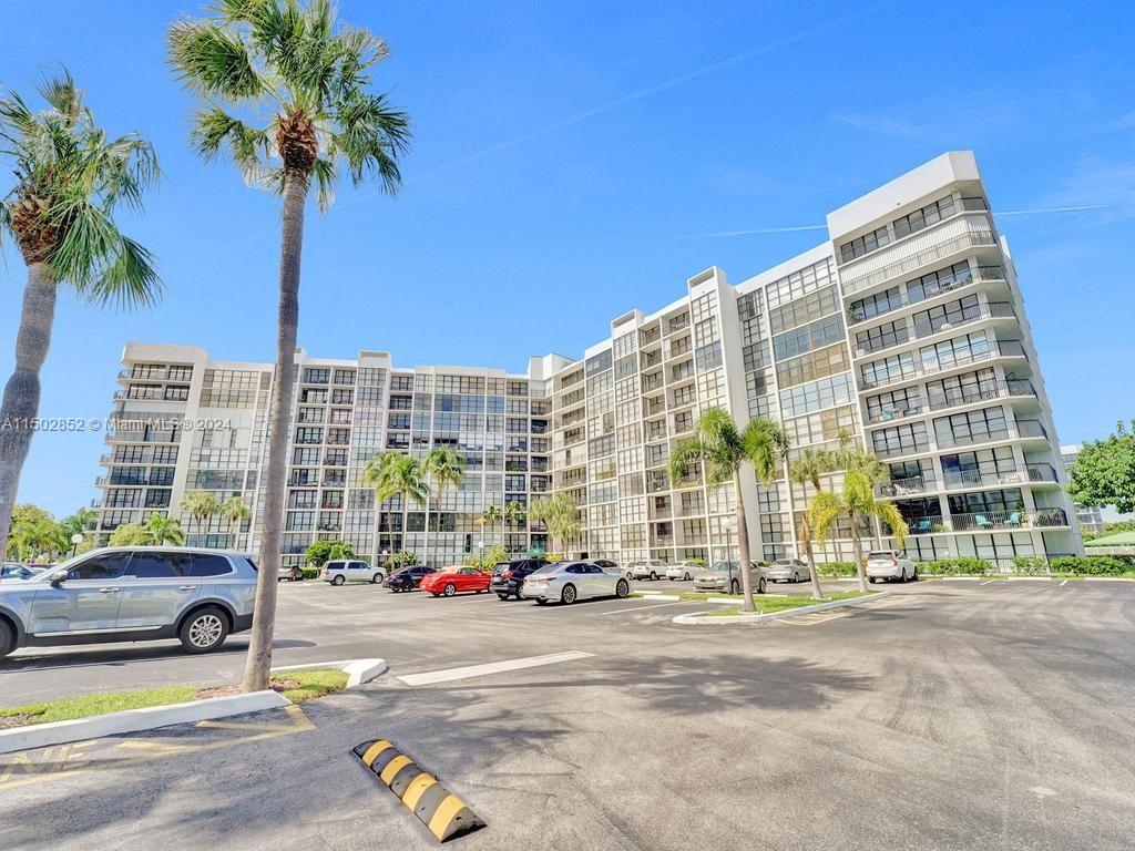 800 Parkview Dr 826, Hallandale Beach, Florida 33009, 1 Bedroom Bedrooms, ,1 BathroomBathrooms,Residential,For Sale,800 Parkview Dr 826,A11502852