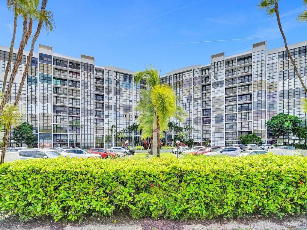 800 Parkview Dr 826, Hallandale Beach, Florida 33009, 1 Bedroom Bedrooms, ,1 BathroomBathrooms,Residential,For Sale,800 Parkview Dr 826,A11502852