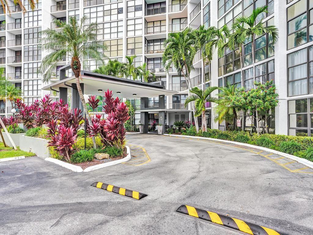 800 Parkview Dr 826, Hallandale Beach, Florida 33009, 1 Bedroom Bedrooms, ,1 BathroomBathrooms,Residential,For Sale,800 Parkview Dr 826,A11502852