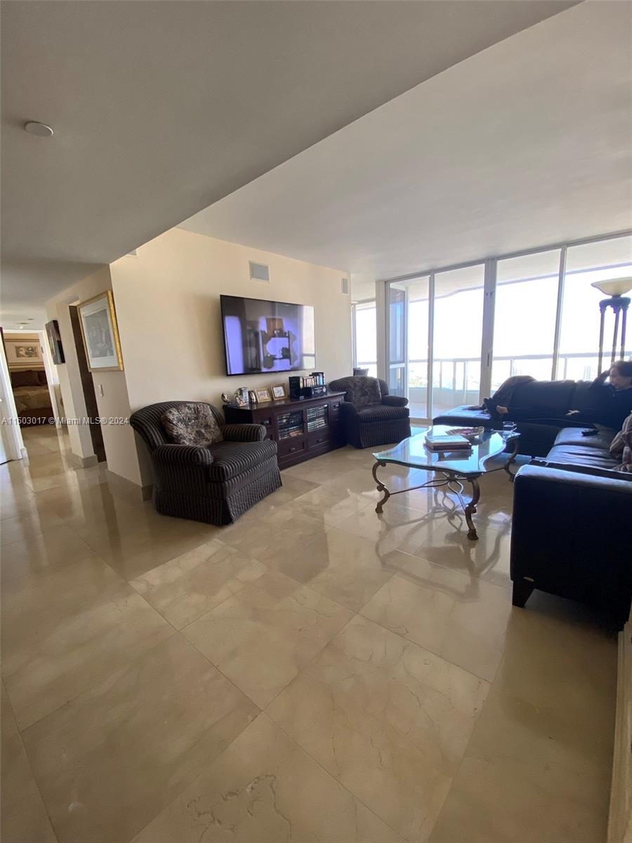 21205 Yacht Club Dr, Aventura, FL, 33180 United States, 3 Bedrooms Bedrooms, ,2 BathroomsBathrooms,Residential,For Sale,Yacht Club Dr,A11503017