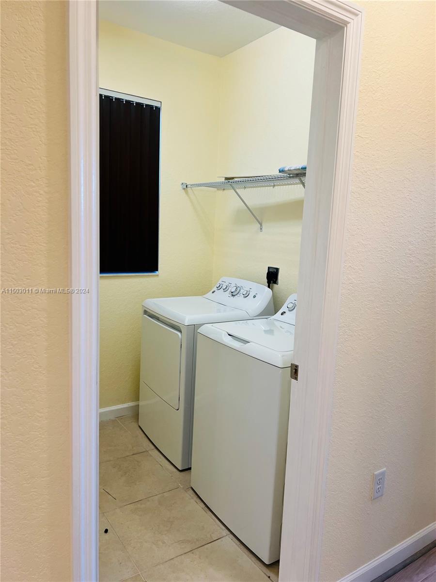 3561 W 104th Ter, Hialeah, Florida 33018, 4 Bedrooms Bedrooms, ,3 BathroomsBathrooms,Residentiallease,For Rent,3561 W 104th Ter,A11503011