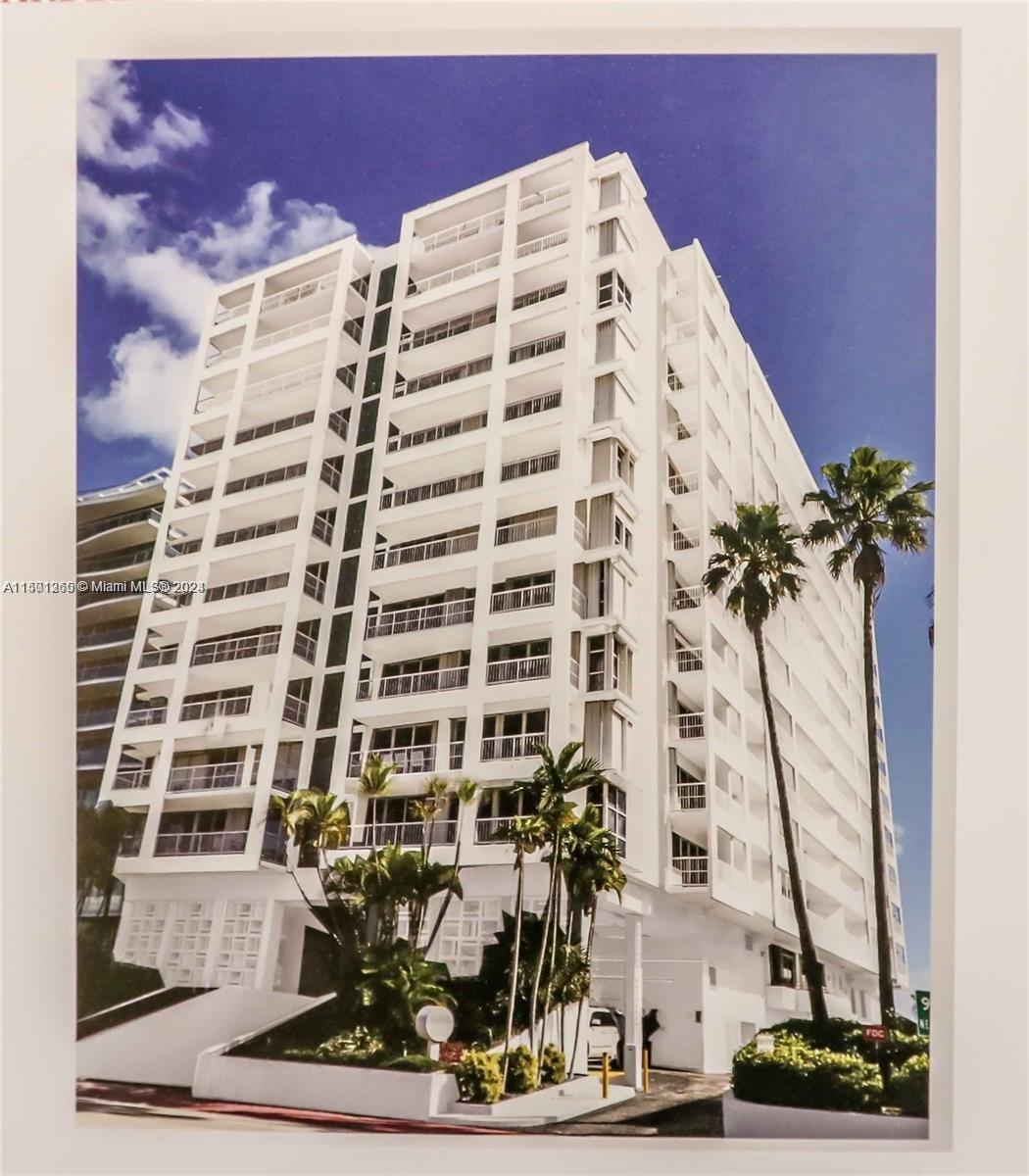 Best Deal in  on the Ocean!!!Oceanfront building in Surfside !!!Large 2 bedrooms 2 baths with 1590 sq ft, tile floors, washer and dryer inside the unit.
Only 4 per floor, building offers pool, party rooms, gym, sauna, and outside Jacuzzi.
Currently rented until September 14, 2024.