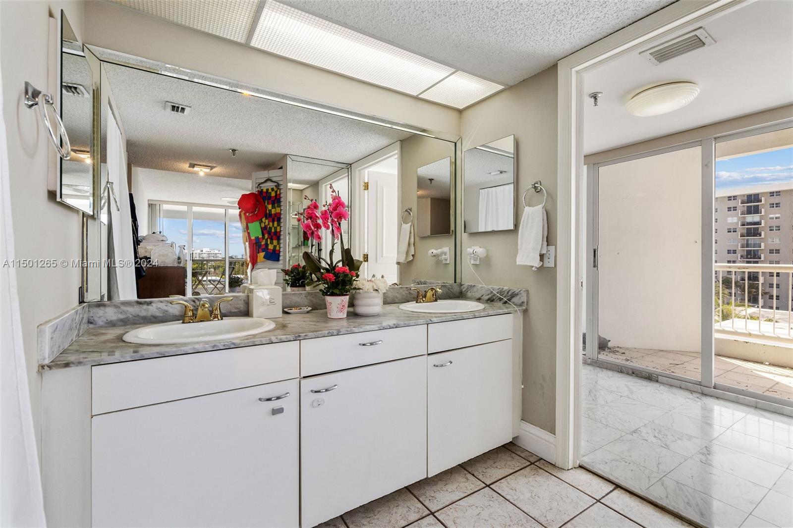 9341 Collins Ave 507, Surfside, Florida 33154, 2 Bedrooms Bedrooms, ,2 BathroomsBathrooms,Residential,For Sale,9341 Collins Ave 507,A11501265