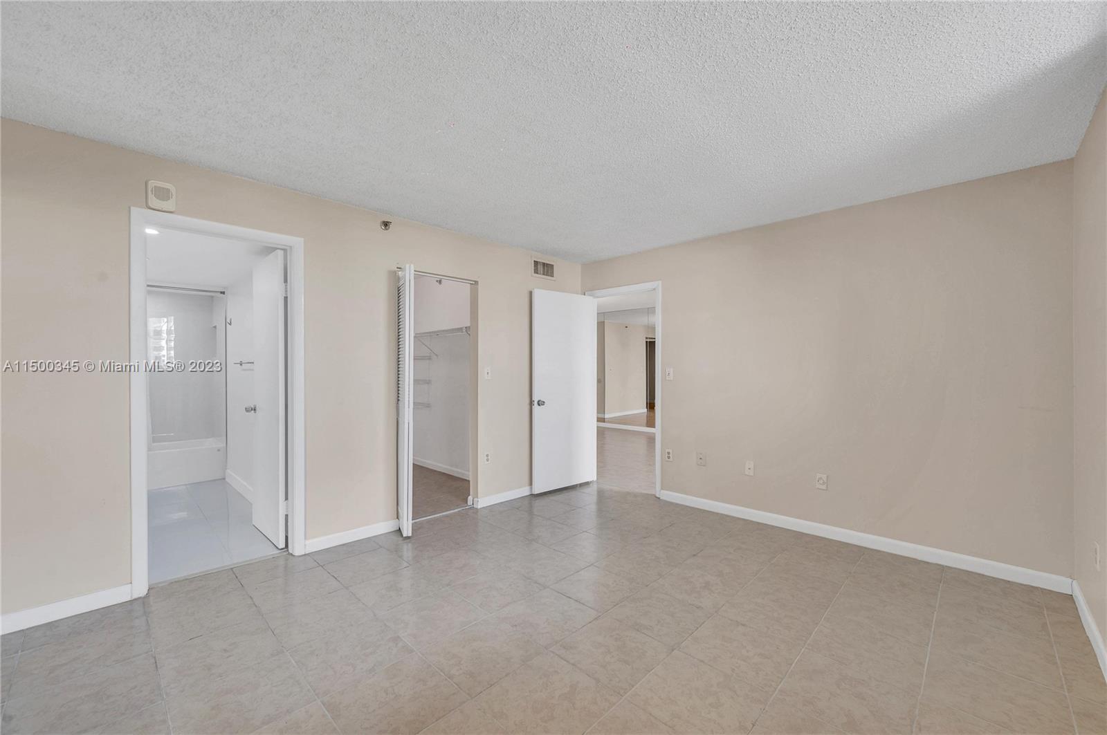 1775 Washington Ave 4D, Miami Beach, Florida 33139, 1 Bedroom Bedrooms, ,1 BathroomBathrooms,Residential,For Sale,1775 Washington Ave 4D,A11500345
