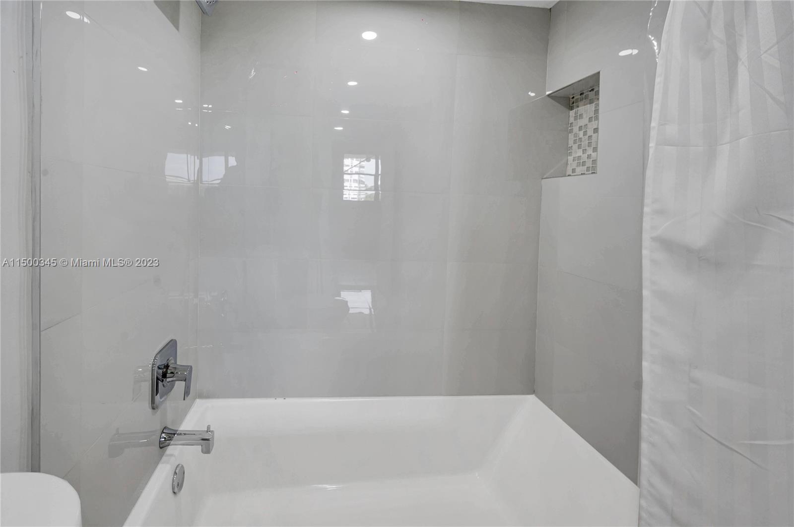 1775 Washington Ave 4D, Miami Beach, Florida 33139, 1 Bedroom Bedrooms, ,1 BathroomBathrooms,Residential,For Sale,1775 Washington Ave 4D,A11500345