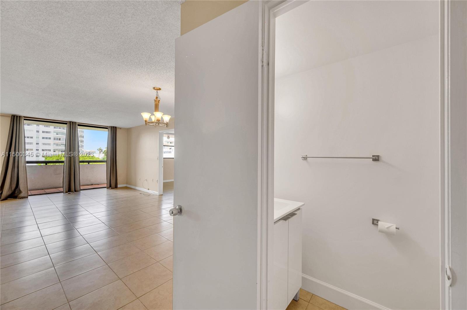 1775 Washington Ave 4D, Miami Beach, Florida 33139, 1 Bedroom Bedrooms, ,1 BathroomBathrooms,Residential,For Sale,1775 Washington Ave 4D,A11500345