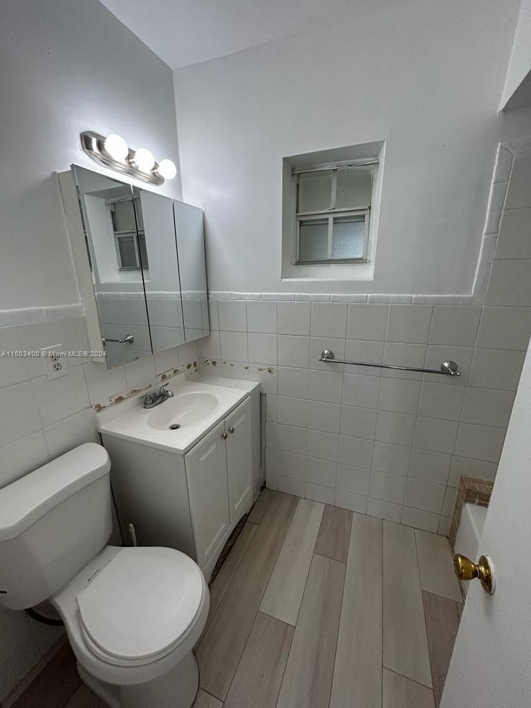 7920 East Dr 14, North Bay Village, Florida 33141, 2 Bedrooms Bedrooms, ,2 BathroomsBathrooms,Residential,For Sale,7920 East Dr 14,A11503400