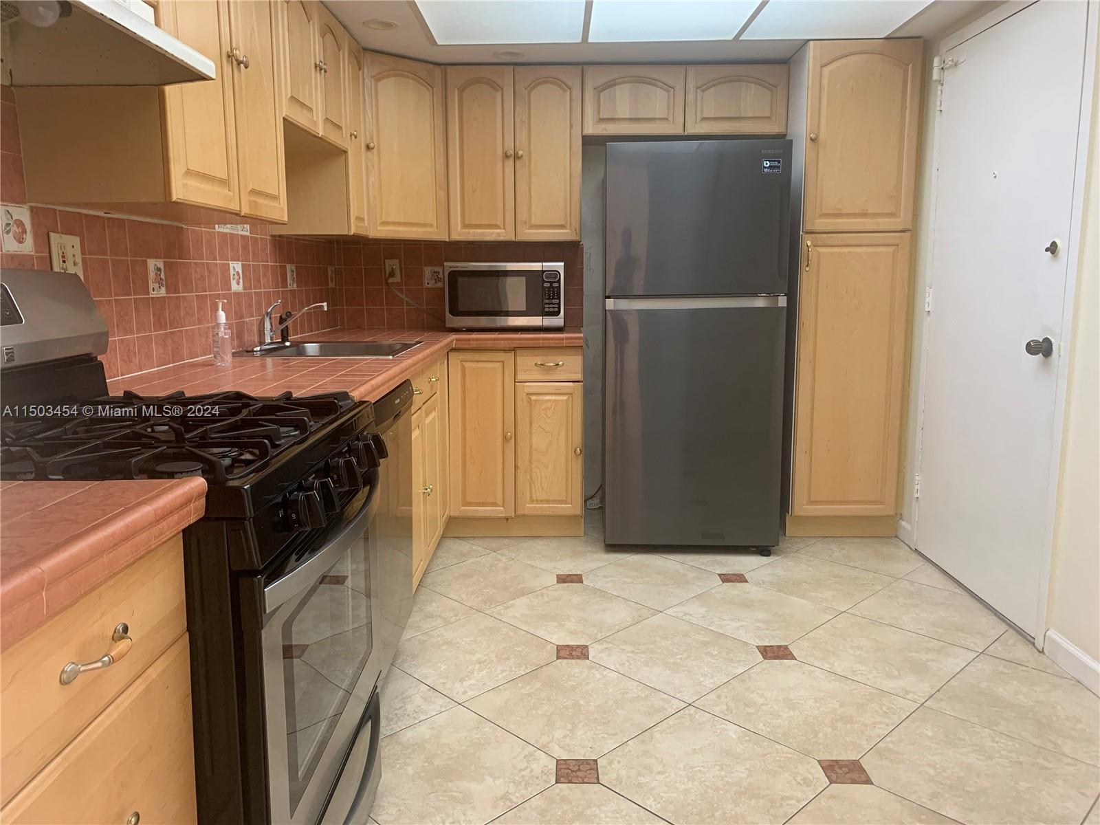 3140 S Ocean Dr 1012, Hallandale Beach, Florida 33009, 2 Bedrooms Bedrooms, ,2 BathroomsBathrooms,Residentiallease,For Rent,3140 S Ocean Dr 1012,A11503454