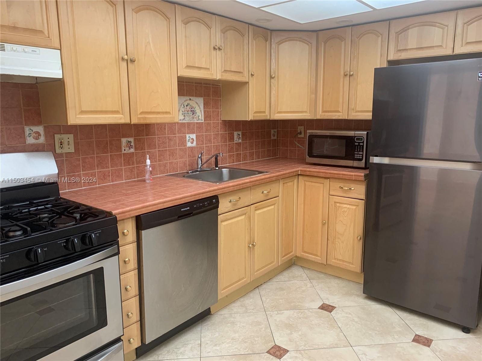 3140 S Ocean Dr 1012, Hallandale Beach, Florida 33009, 2 Bedrooms Bedrooms, ,2 BathroomsBathrooms,Residentiallease,For Rent,3140 S Ocean Dr 1012,A11503454