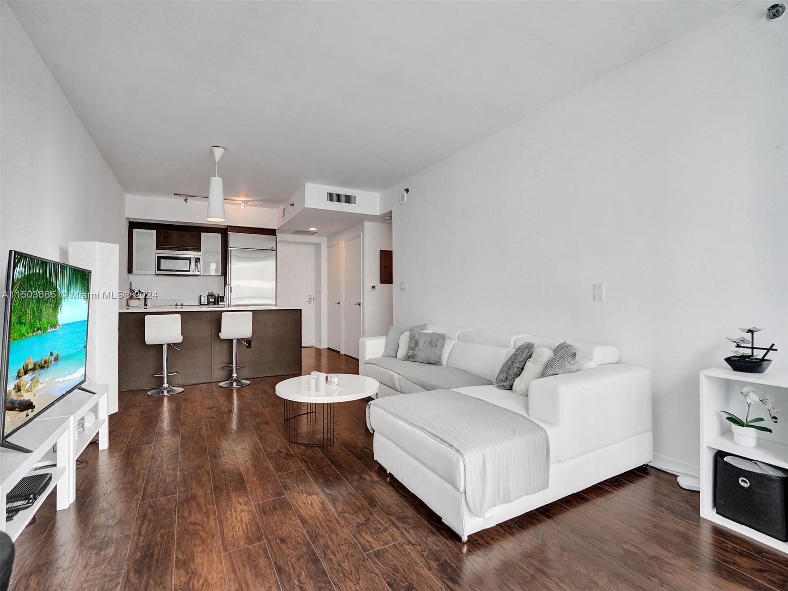500 Brickell Ave 2106