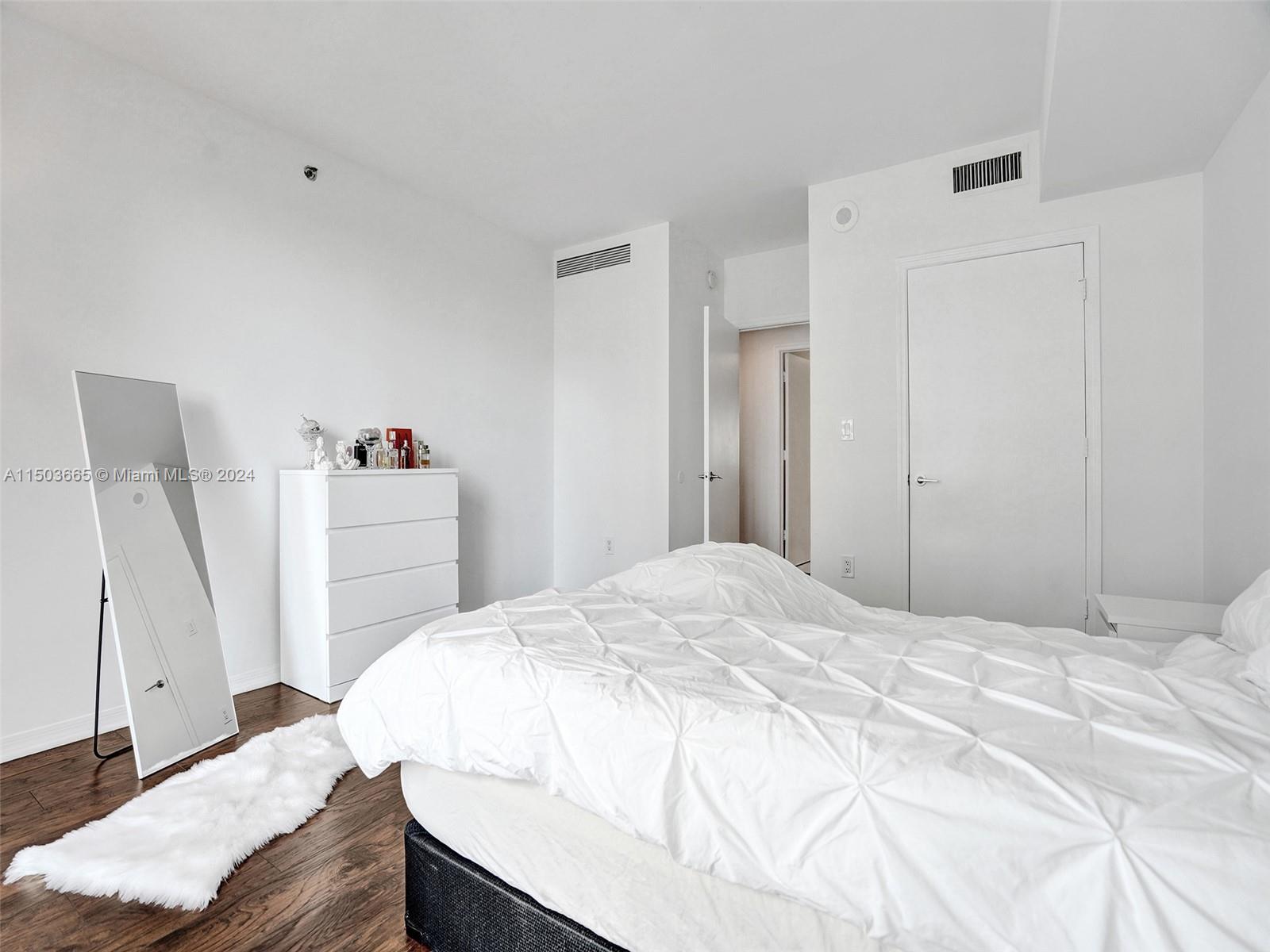 500 Brickell Ave 2106