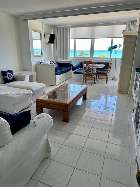5005 Collins Ave 420, Miami Beach, Florida 33140, 1 Bedroom Bedrooms, ,2 BathroomsBathrooms,Residentiallease,For Rent,5005 Collins Ave 420,A11503701