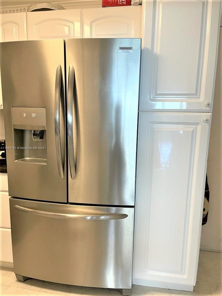 5005 Collins Ave 420, Miami Beach, Florida 33140, 1 Bedroom Bedrooms, ,2 BathroomsBathrooms,Residentiallease,For Rent,5005 Collins Ave 420,A11503701