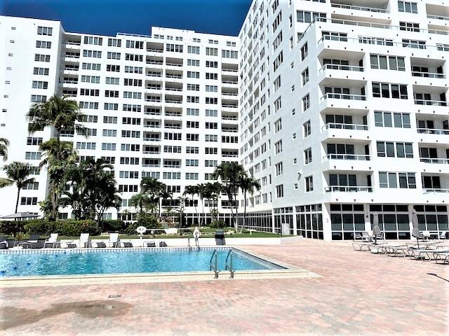 5005 Collins Ave 420, Miami Beach, Florida 33140, 1 Bedroom Bedrooms, ,2 BathroomsBathrooms,Residentiallease,For Rent,5005 Collins Ave 420,A11503701