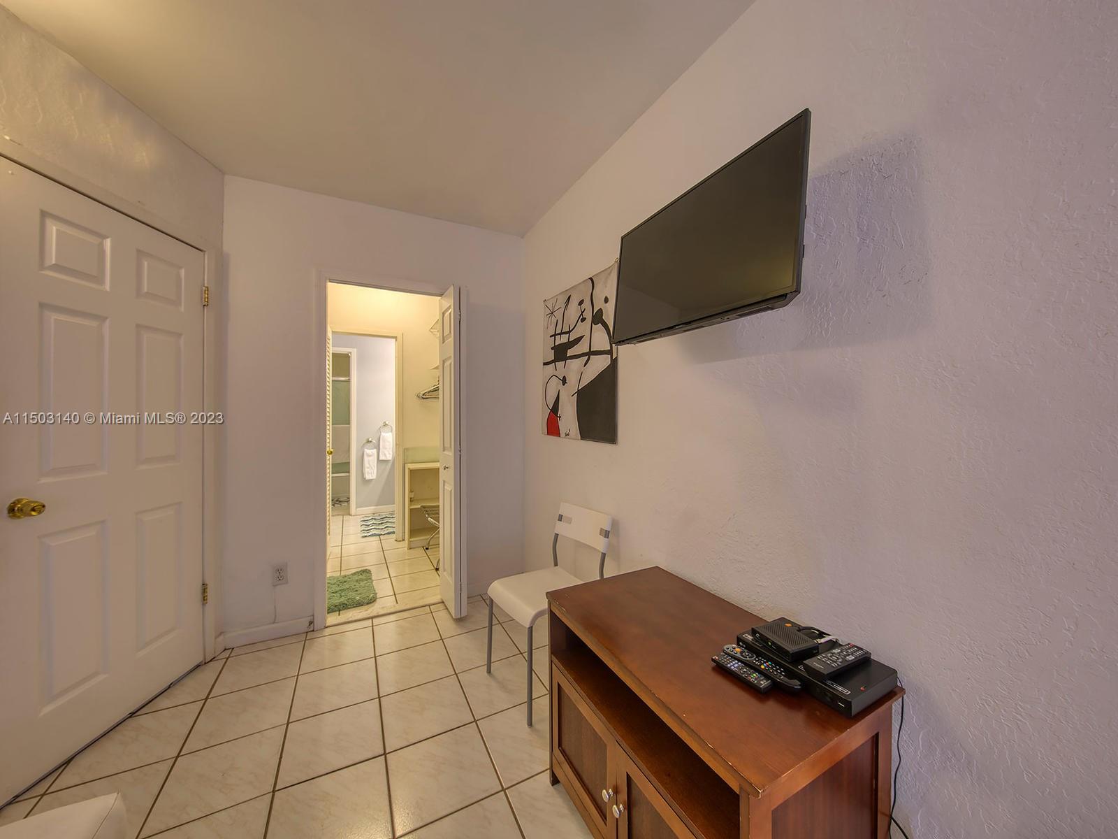 100 Lincoln Rd 830, Miami Beach, Florida 33139, 1 Bedroom Bedrooms, ,1 BathroomBathrooms,Residentiallease,For Rent,100 Lincoln Rd 830,A11503140