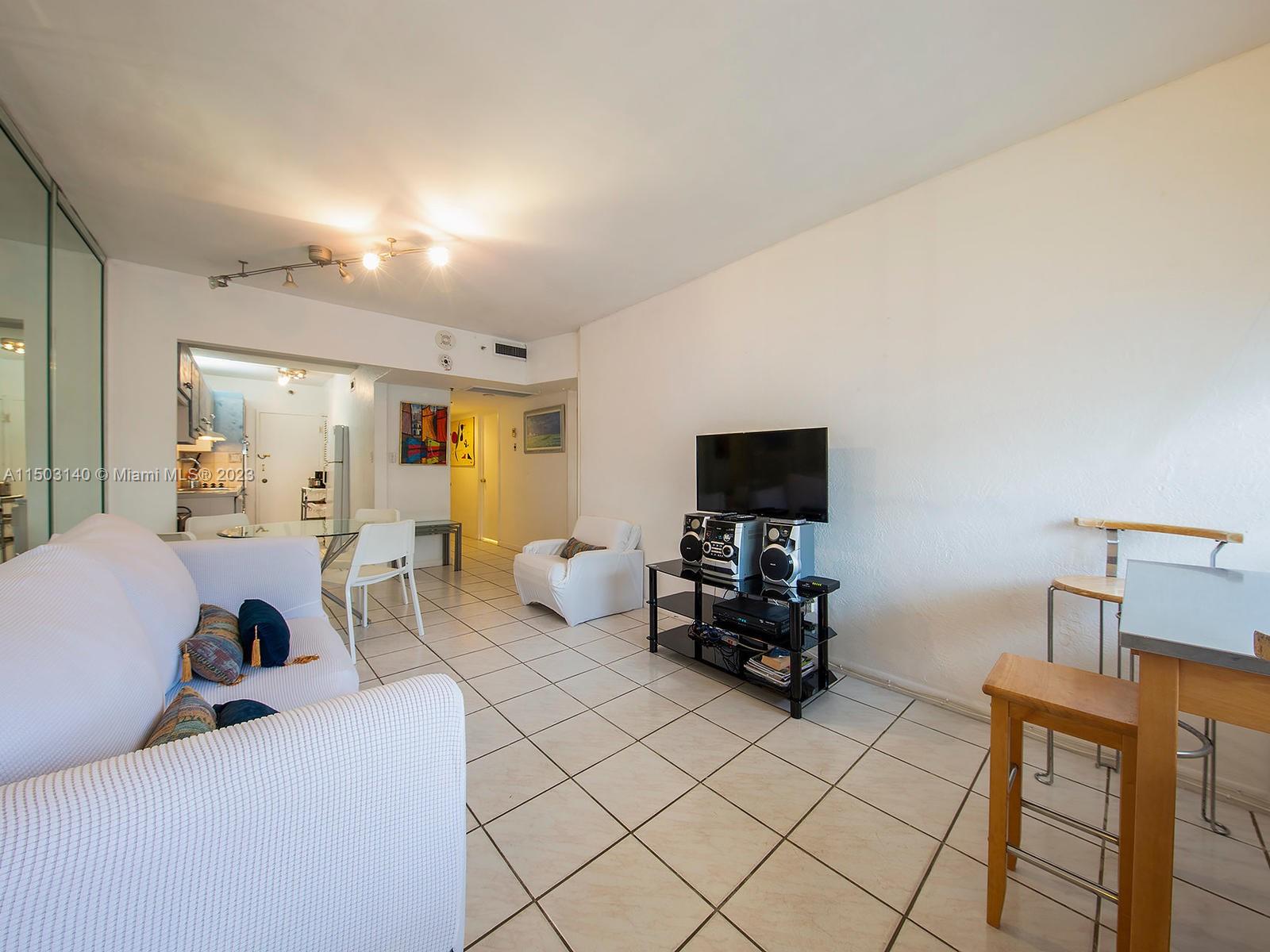 100 Lincoln Rd 830, Miami Beach, Florida 33139, 1 Bedroom Bedrooms, ,1 BathroomBathrooms,Residentiallease,For Rent,100 Lincoln Rd 830,A11503140