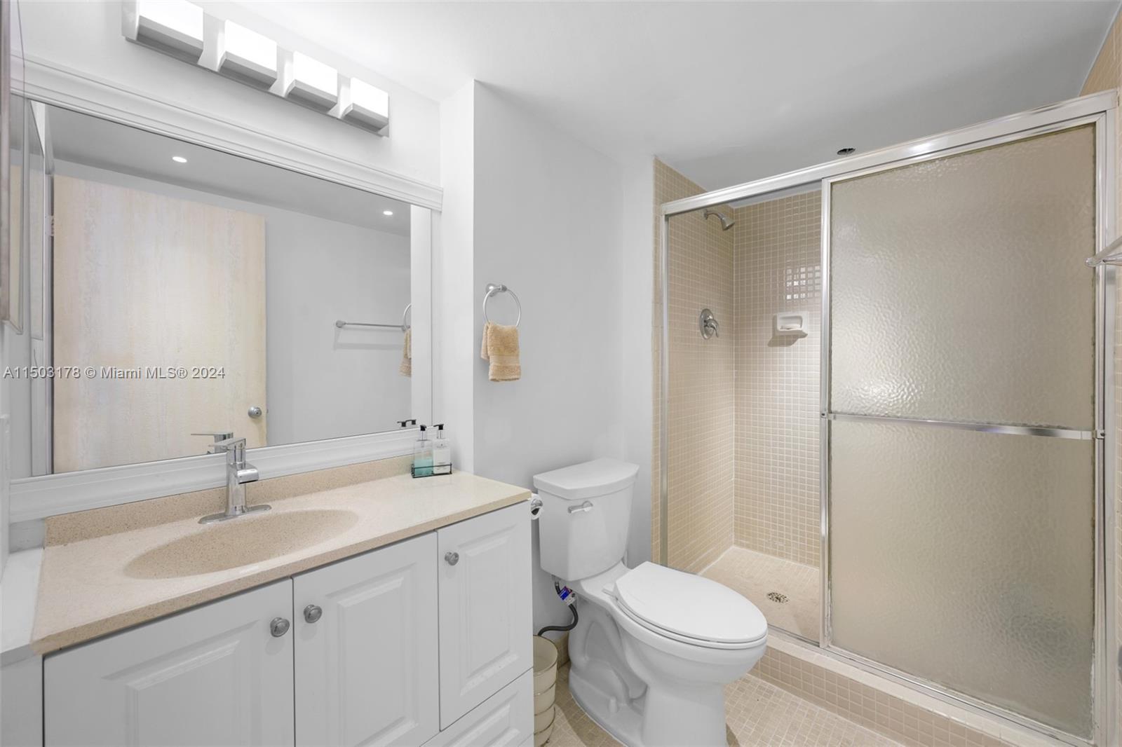 2nd bath w/new vanity