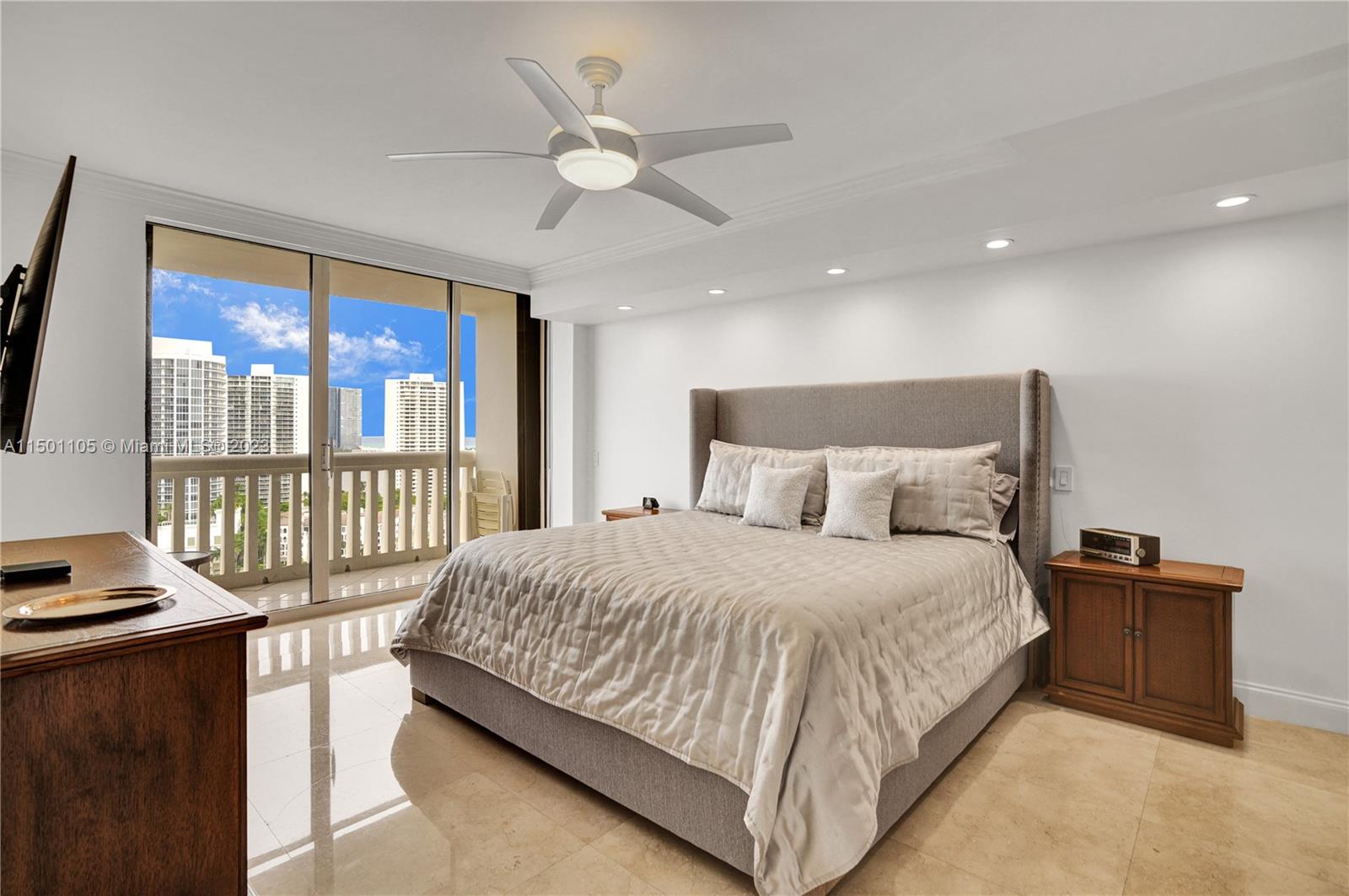 1000 Island Blvd, Aventura, FL, 33160 United States, 3 Bedrooms Bedrooms, ,2 BathroomsBathrooms,Residential,For Sale,Island Blvd,A11501105