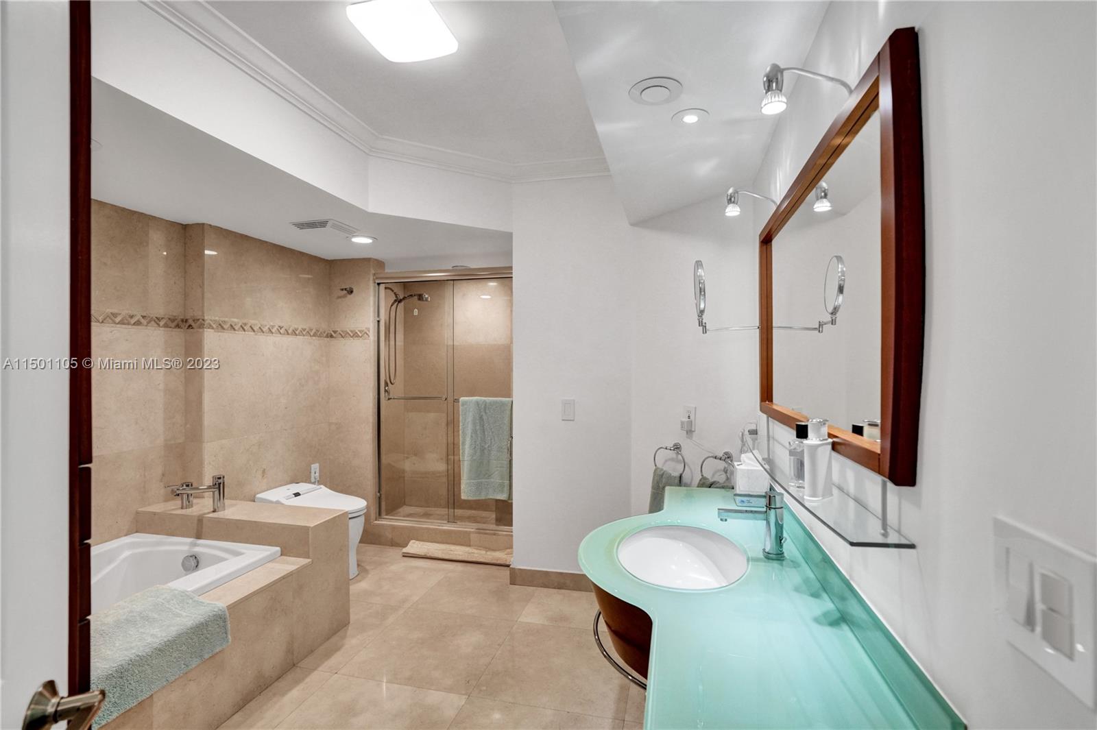 1000 Island Blvd, Aventura, FL, 33160 United States, 3 Bedrooms Bedrooms, ,2 BathroomsBathrooms,Residential,For Sale,Island Blvd,A11501105
