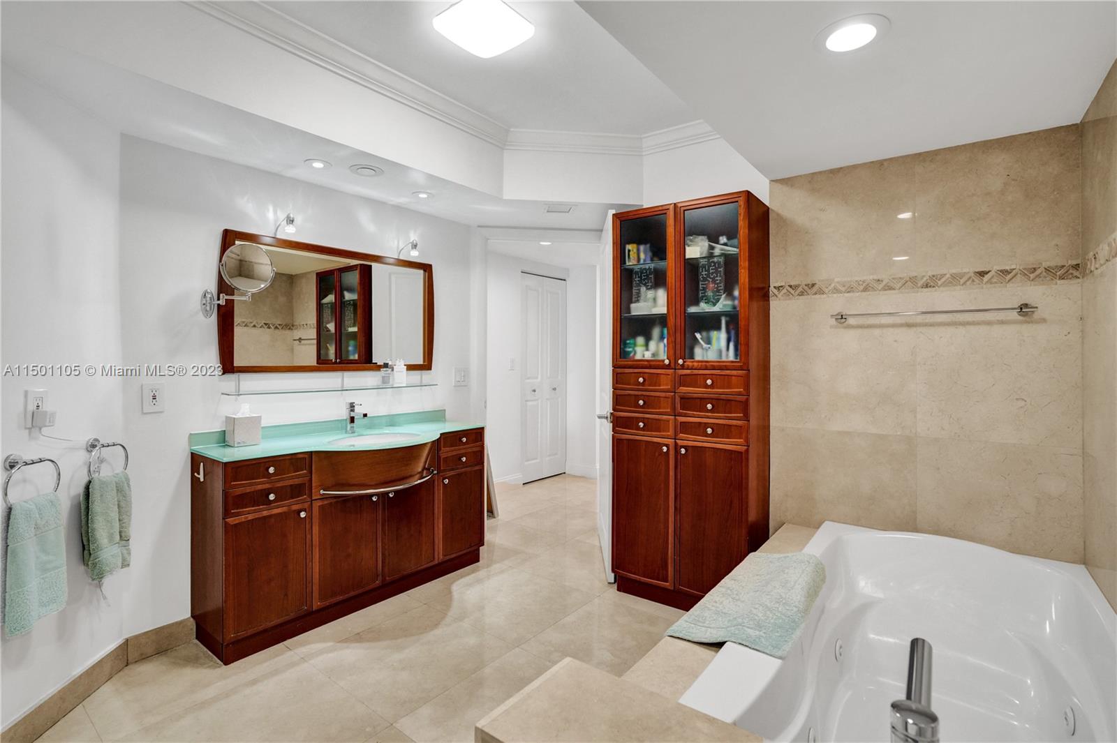 1000 Island Blvd, Aventura, FL, 33160 United States, 3 Bedrooms Bedrooms, ,2 BathroomsBathrooms,Residential,For Sale,Island Blvd,A11501105