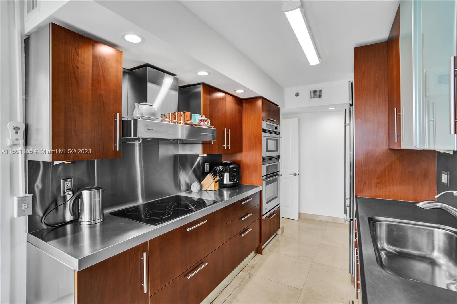 1000 Island Blvd, Aventura, FL, 33160 United States, 3 Bedrooms Bedrooms, ,2 BathroomsBathrooms,Residential,For Sale,Island Blvd,A11501105