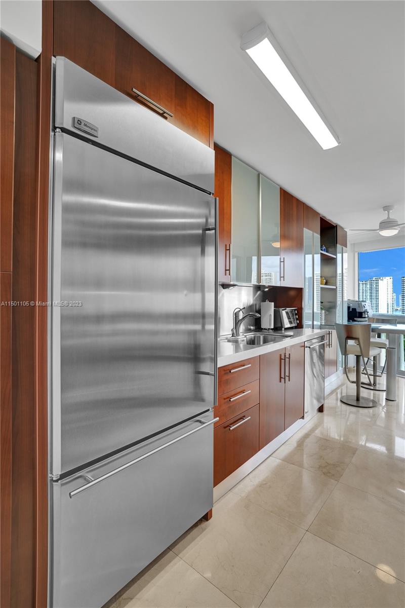 1000 Island Blvd, Aventura, FL, 33160 United States, 3 Bedrooms Bedrooms, ,2 BathroomsBathrooms,Residential,For Sale,Island Blvd,A11501105
