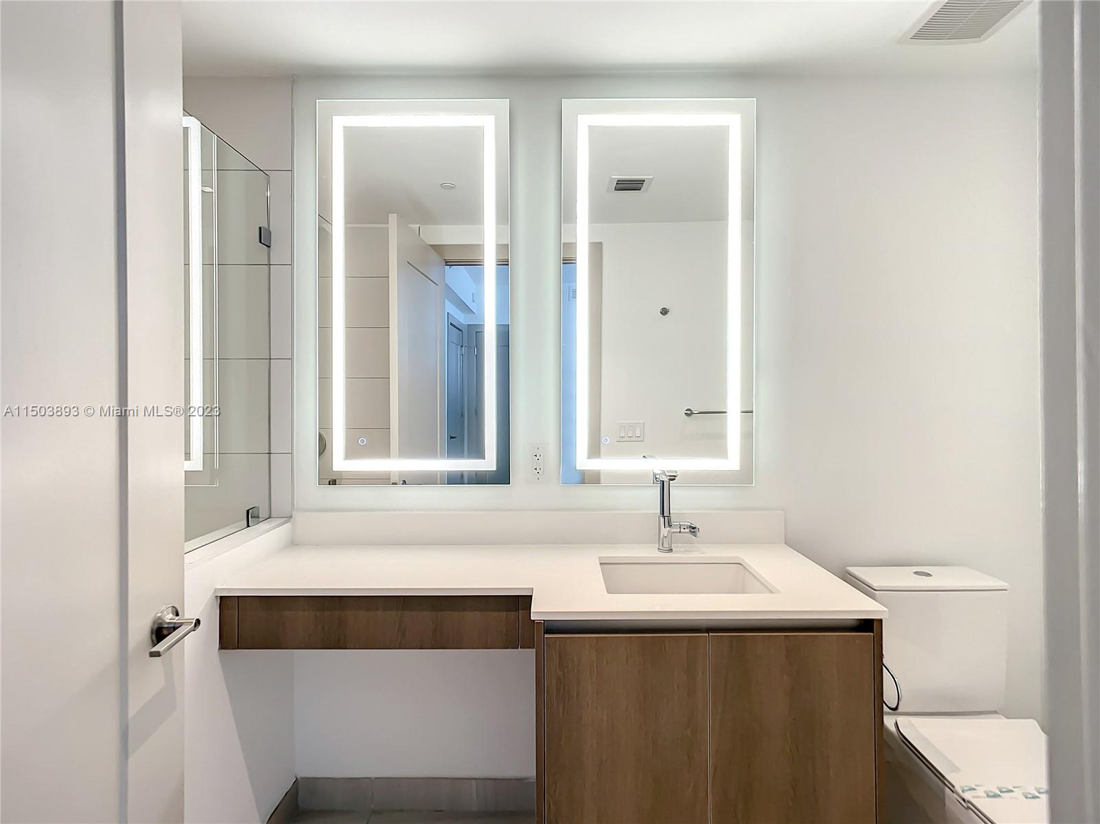 340 SE 3rd St 2501, Miami, Florida 33131, 1 Bedroom Bedrooms, ,1 BathroomBathrooms,Residentiallease,For Rent,340 SE 3rd St 2501,A11503893