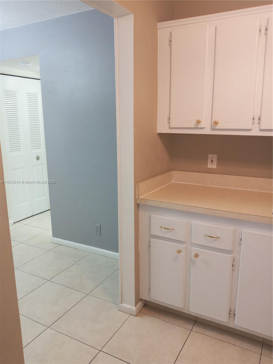 390 Windsor Q, West Palm Beach, FL, 33417 United States, 1 Bedroom Bedrooms, ,1 BathroomBathrooms,Residential,For Sale,Windsor Q,A11503843