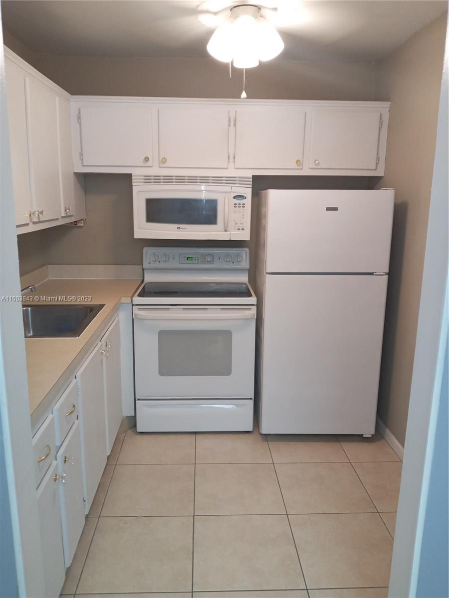 390 Windsor Q, West Palm Beach, FL, 33417 United States, 1 Bedroom Bedrooms, ,1 BathroomBathrooms,Residential,For Sale,Windsor Q,A11503843