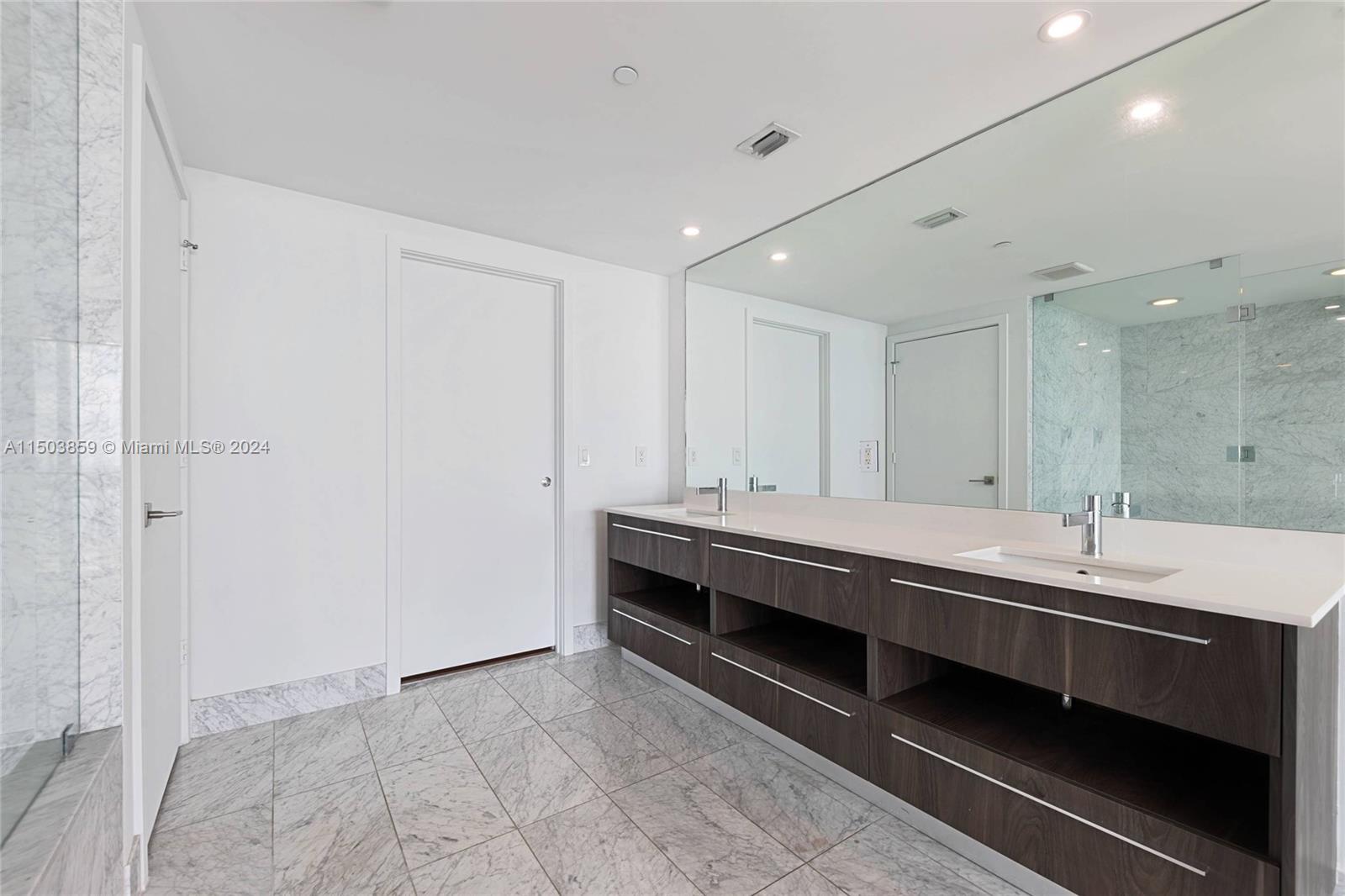 3131 NE 7th Ave 2005, Miami, Florida 33137, 2 Bedrooms Bedrooms, ,2 BathroomsBathrooms,Residential,For Sale,3131 NE 7th Ave 2005,A11503859