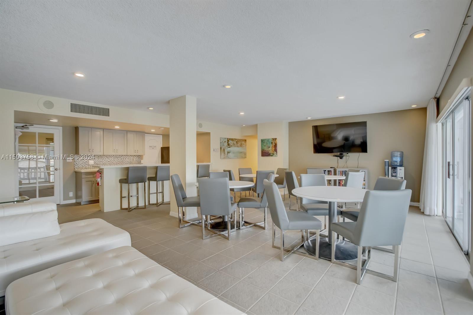 3050 47th Ct, Fort Lauderdale, FL, 33308 United States, 2 Bedrooms Bedrooms, ,2 BathroomsBathrooms,Residential,For Sale,47th Ct,A11503758