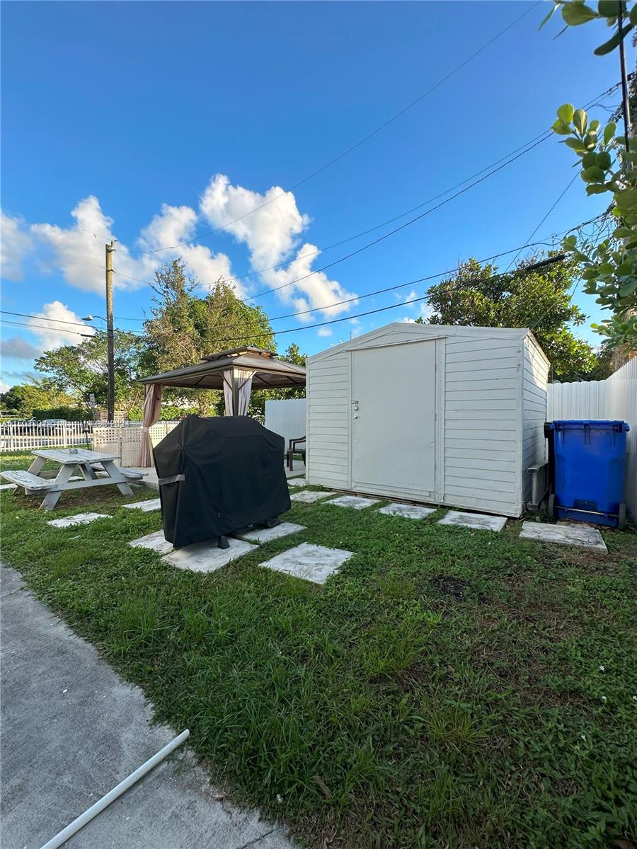 17080 NE 1st Ave, North Miami Beach, Florida 33162, 4 Bedrooms Bedrooms, ,2 BathroomsBathrooms,Residentiallease,For Rent,17080 NE 1st Ave,A11503332