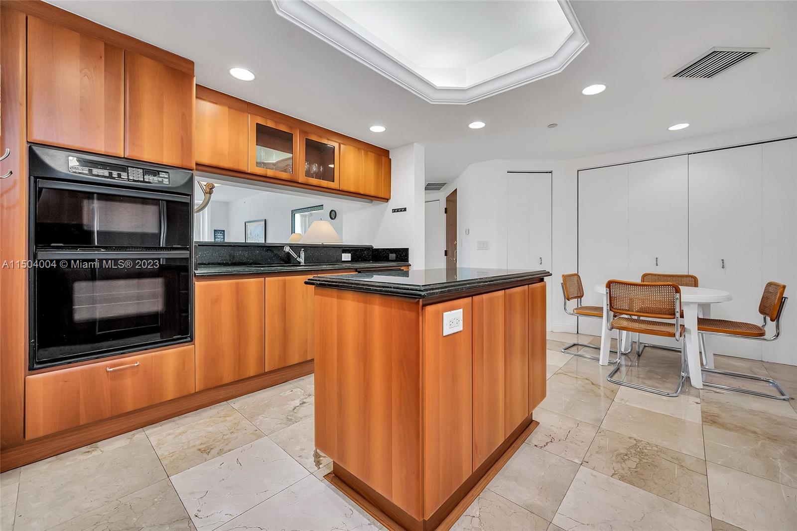 Surfside, Florida 33154, 2 Bedrooms Bedrooms, ,2 BathroomsBathrooms,Residentiallease,For Rent,A11504004