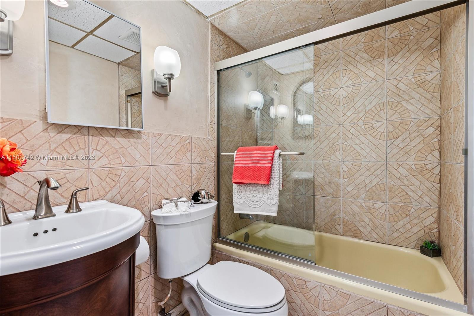 121 Golden Isles Dr 802, Hallandale Beach, Florida 33009, 2 Bedrooms Bedrooms, ,2 BathroomsBathrooms,Residential,For Sale,121 Golden Isles Dr 802,A11503742