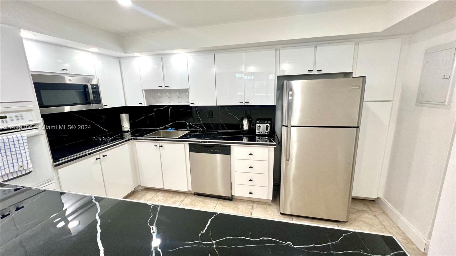 19370 Collins Ave, Sunny Isles Beach, FL, 33160 United States, 1 Bedroom Bedrooms, ,1 BathroomBathrooms,Residential,For Sale,Collins Ave,A11499186