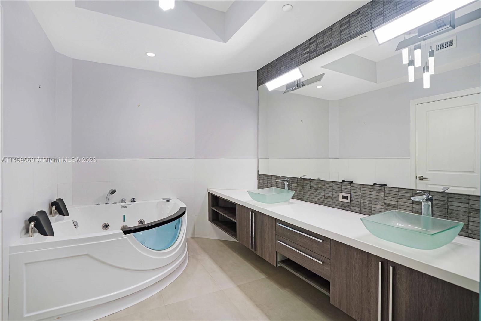 4775 COLLINS AV PH4104, Miami Beach, Florida 33140, 2 Bedrooms Bedrooms, ,2 BathroomsBathrooms,Residential,For Sale,4775 COLLINS AV PH4104,A11499660