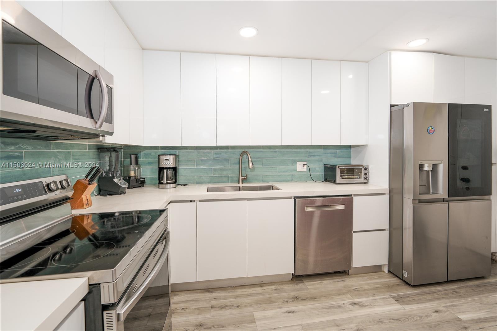 9111 E Bay Harbor Dr 6A, Bay Harbor Islands, Florida 33154, 2 Bedrooms Bedrooms, ,2 BathroomsBathrooms,Residential,For Sale,9111 E Bay Harbor Dr 6A,A11503924