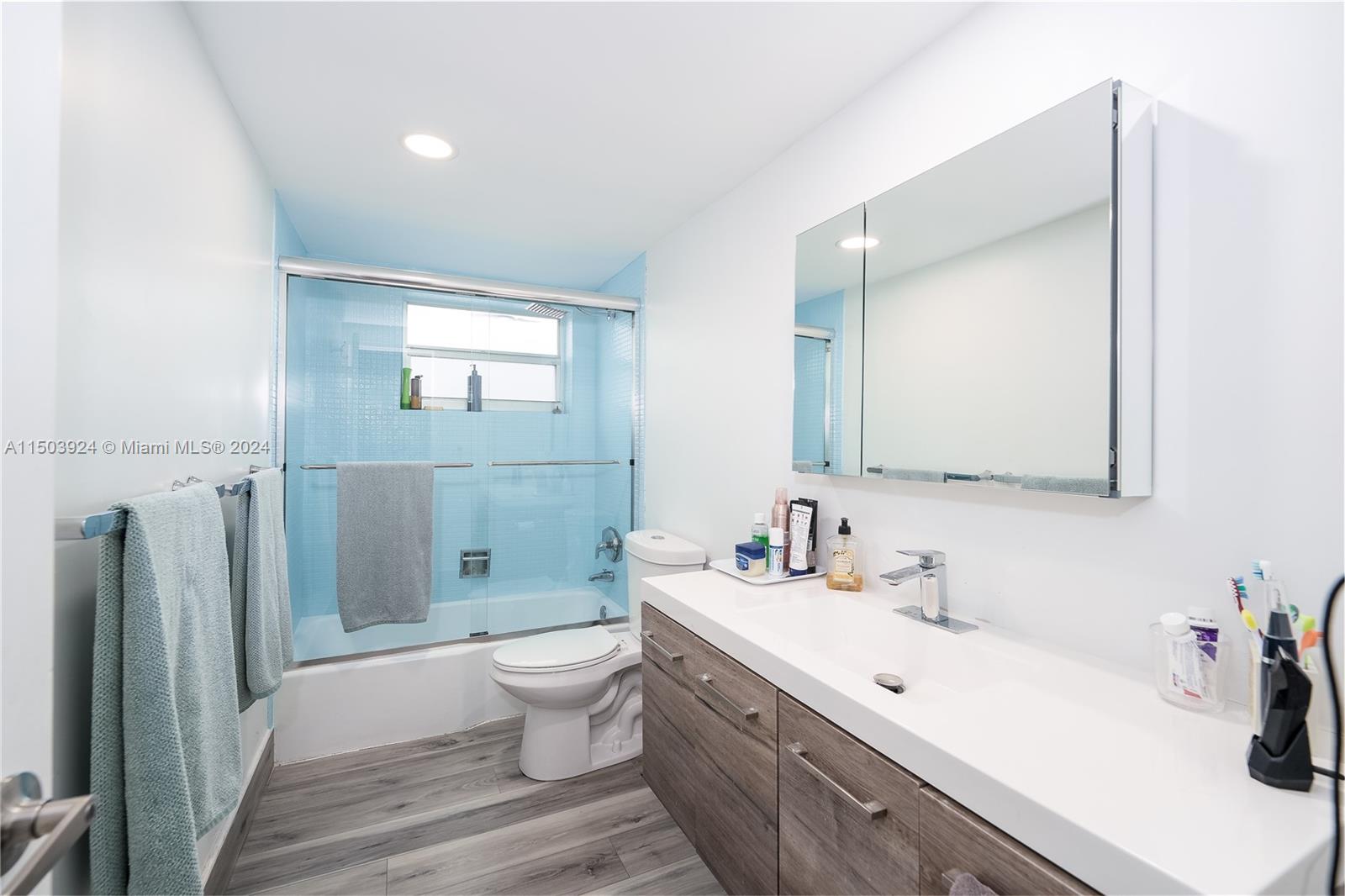 9111 E Bay Harbor Dr 6A, Bay Harbor Islands, Florida 33154, 2 Bedrooms Bedrooms, ,2 BathroomsBathrooms,Residential,For Sale,9111 E Bay Harbor Dr 6A,A11503924