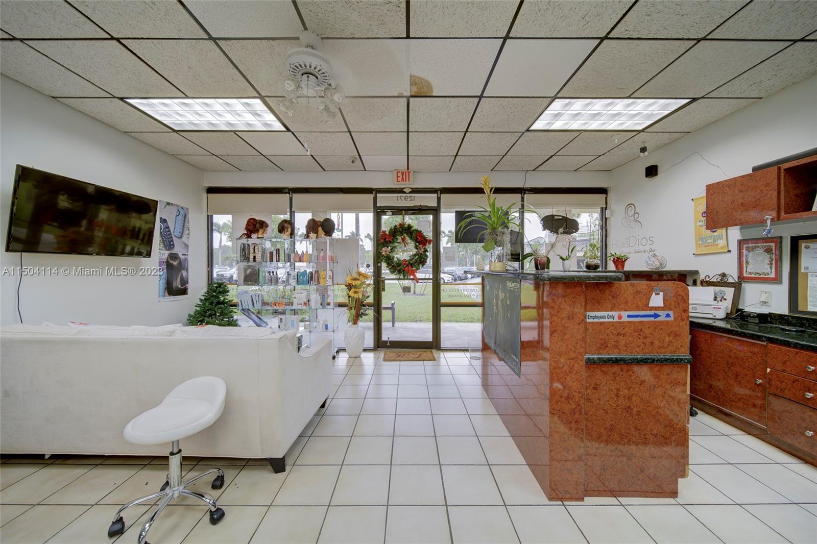 Full-Service Beauty Salon For Sale in The Crossing, Miami, Florida 33186, ,Businessopportunity,For Sale,Full-Service Beauty Salon For Sale in The Crossing,A11504114
